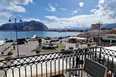 Image de Mondello Sea View House In The Square
