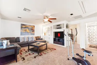 Image de Urban Oasis w/King Bed Office Fast Wifi Laundry