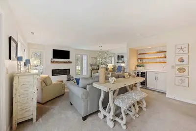 Image de Serene Golf & Lagoon Escape 235 Evian Villa in Shipyard