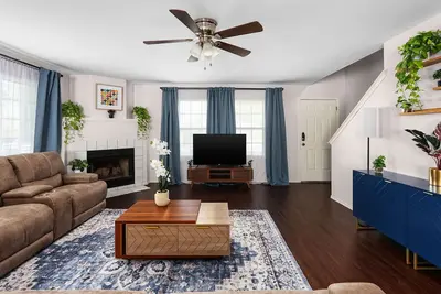 Image de 4br • 30+ Days • WiFi + Home Office + Near Airport