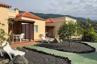 Image de 4 terraced bungalow in rural location with sea view