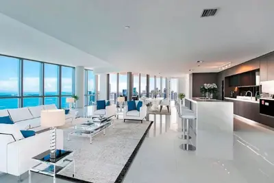 Image de Penthouse with Panoramic Views in Downtown Miami