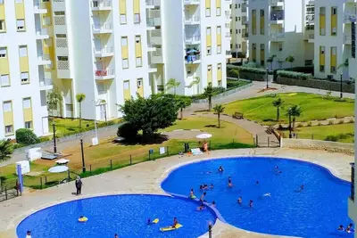 Image de Appartement récent dans résidence sécurisé avec jardin et piscines