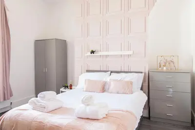 Image de 40% discount on long term stays- Large comfy home
