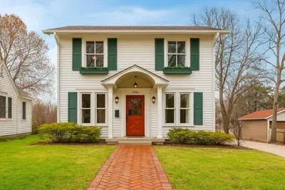 Image de Colonial on College-Historic