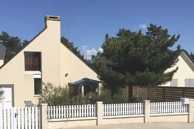 Image de A 50m de la mer, jolie villa tout confort idéale pour des vacances en famille.