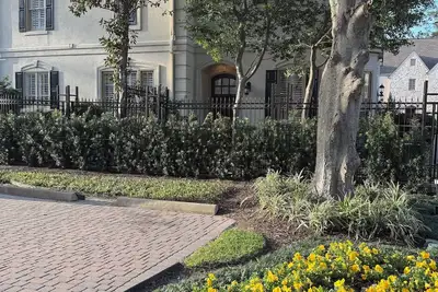 Image de Oasis in the heart of Houston! Serene home near Memorial Park, shops, commute