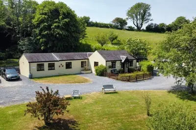 Cowslip, Cowslip Cottage Serenity with Jacuzzi