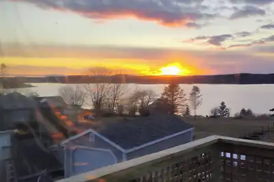 Image de Sunset by the Bay retreat \nclose to downtown