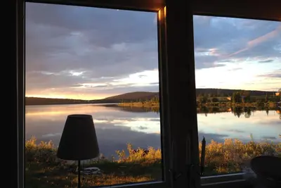 Image de Lakeside cottage with magnificent views, in the middle of nature, and chance of northern lights.