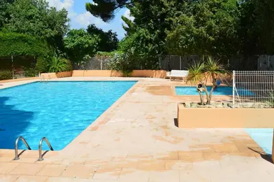 Image de Appartement lumineux, clim & plage à 5 min