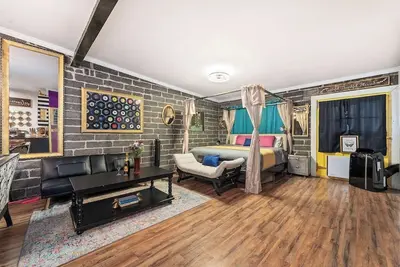 Image de Lavish Loft Open Concept Condo Close to Capitol