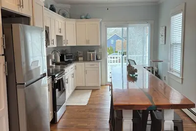 Image de Narragansett Pier - Spacious 3 Br walk to beach