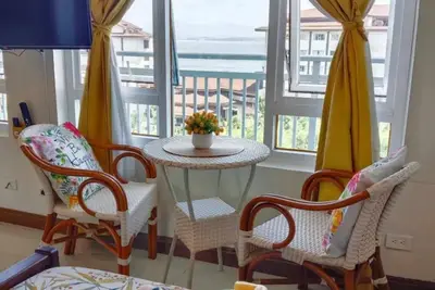 Image de Spacious Studio unit with balcony and seaview