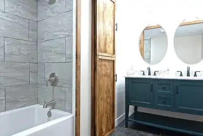 Image de Charming 3-bedroom cottage with WiFi and Ac in Sawyer