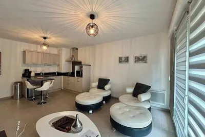 Image de Appartement avec parking et balcon  à 200 m du centre