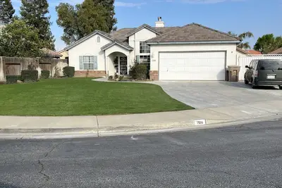 Image de Beautiful 3-bedroom 2-baths with a pool and Rv parking.