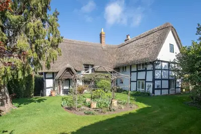 Image de Beautiful 4 Bedroom Cotswold Thatched Cottage