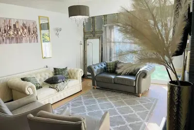 Image de Hot Tub | Pool Table | Free Parking | Sleeps 12