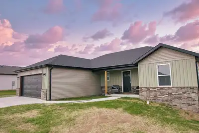 Image de Brand-New Home in Springfield Missouri Near Ozark Empire Ground