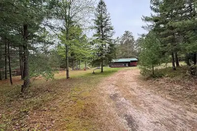 Image de Charming 2-bedroom cabin with WiFi, Ac near Atv routes, & Rock Dam Lake.