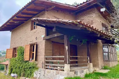 Image de Adobe and Stone Cabin
