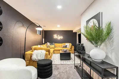 Image de The Lyric — Hot Tub - Firepit - Pet-friendly