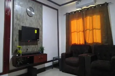 Image de Mvh Apartment in Sunyani with free WiFi, Ac and fully furnished kitchen.