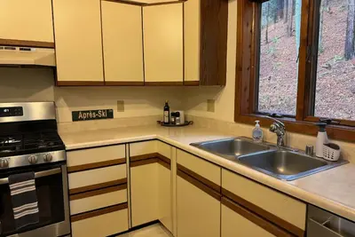 Image de New! Large 5-bedroom family-friendly home with WiFi and office