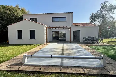 Image de Maison familiale, jardin et piscine, proche plages