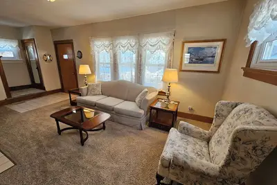 Image de Large 3 Bedroom, 2 Bath Home, Premium Kitchen, Large Family & Living Rooms