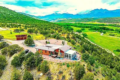 Image de Cliffside Home at Shaw's River Ranch with some of the best views on the planet.