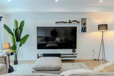 Image de Luxury 3br Coach House in the Heart of Toronto | 2 Kitchens, 3. 5 Baths