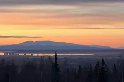 Image de Luxury Mountain House with Amazing Views and great Hiking in Anchorage