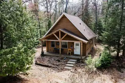 Image de Bearadise Cabin on Moen Lake