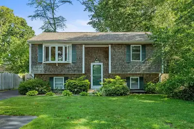 Image de Charming Coastal Retreat – Beautiful 4-Bedroom Home Near Narragansett Beach