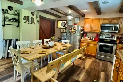 Image de 1 minute driving away from casino. pet’s friendly, close to everything