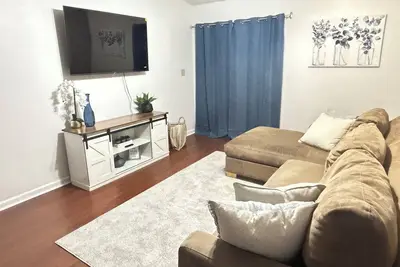 Image de Cozy Tallahassee Townhome- Minutes from Fsu, Famu & Tsc with King Bed & Parking