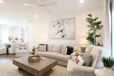 Image de 3 Bedroom New Condo Minutes From Ole Miss Campus, The Square, and the Grove! !