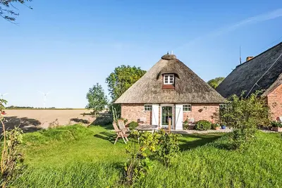 Image de Kleine Reetdachkate by Interhome