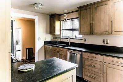 Image de Modern Minimalist Home 4br 5 Beds, Ac Comfort & Wifi