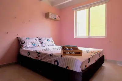 Image de Deluxe Room Cali near Universities, Restaurants, Supermarkets,