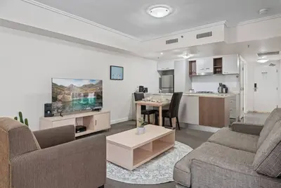 Image de Great Value Cbd 2br+Parking! Close to everything!
