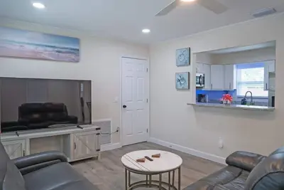 Image de Cozy 3br 1ba - Near Top Beaches - Backyard - Parking