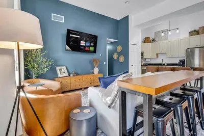 Image de Stylish 2br Unit | Private Rooftop | Cle Browns