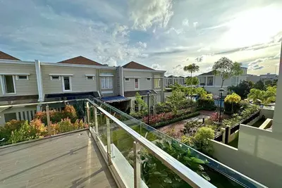 Image de Luxury 4 Br Villa Orchard Park