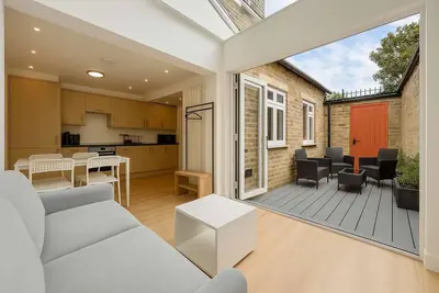 Image de Deluxe One-Bedroom Apartment with Private Backyard