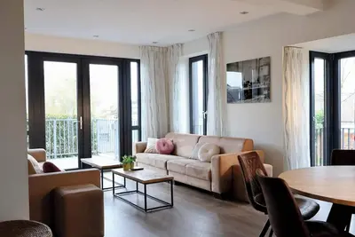 Image de Stay with your group in a renovated steam pumping station and let the authentic details surprise you.