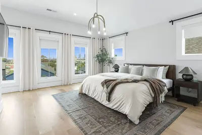 Image de The Blackstone Manor - 4br Home with Skyline View