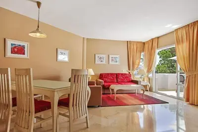 Image de 2-bedroom apartment in peaceful Malaga with WiFi, Ac
